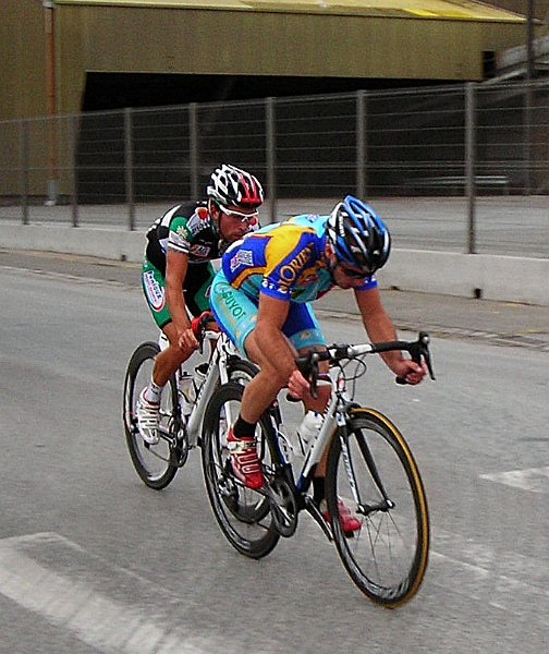 2011-08-05 31 GP Lorient Elite Boudard n7 et Brenterch n31 tiennent le peloton a distance.JPG